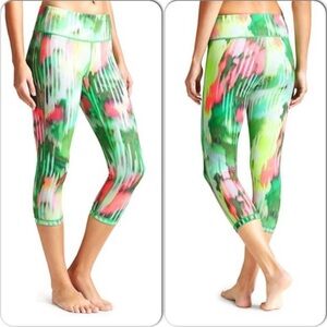 Athleta Wailea Chaturanga Capri Leggings vibrant green/pink XS NWT
